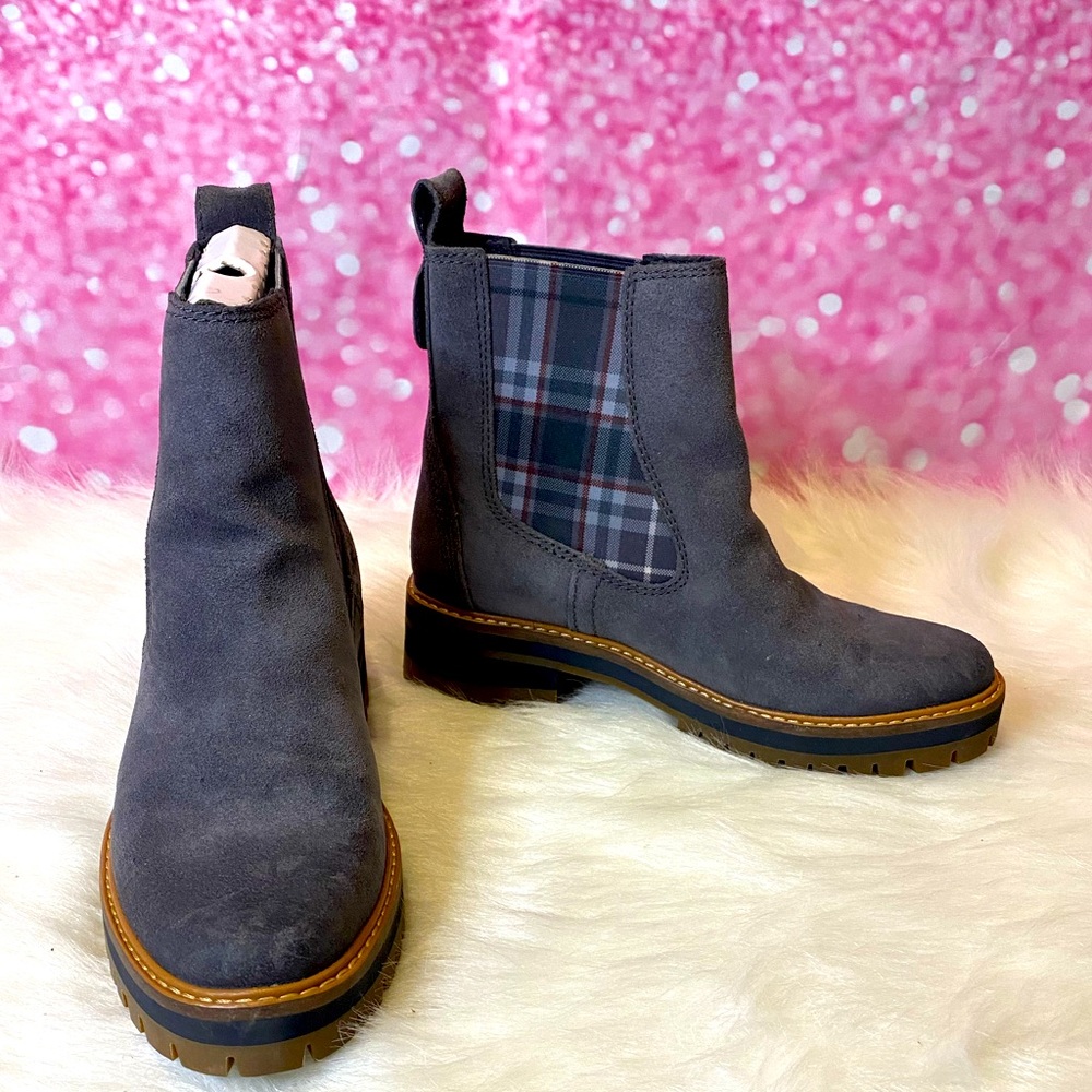 Timberland leather gray ankle boots. Size 6.